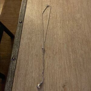Elegant Silver Teardrop Lariat Necklace.BN